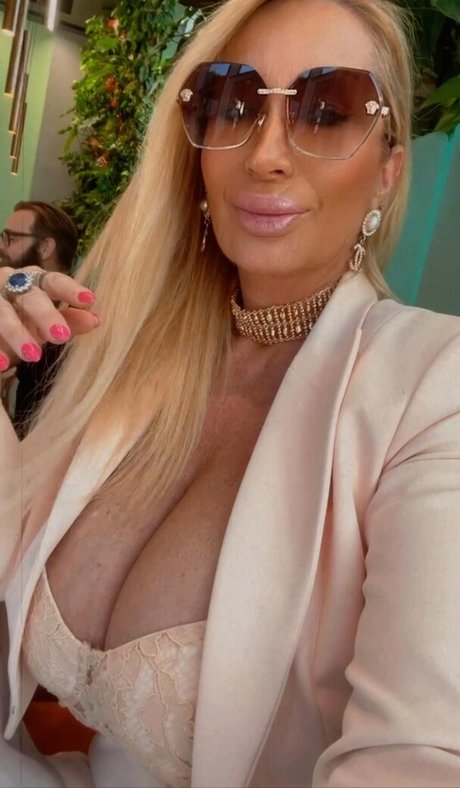 Mara Traversi model sex photo