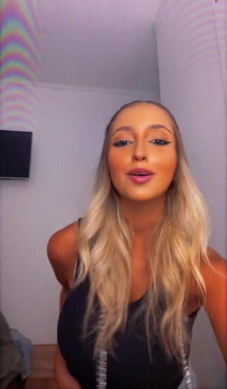 Anita Celestino pretty model img