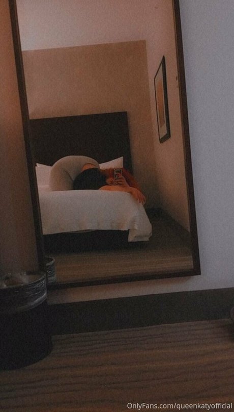 queenkofficial model naked archive