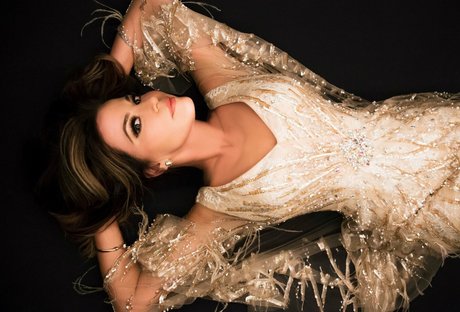 Robin Meade star hot image