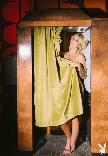 Ryan Hadarah model naked images