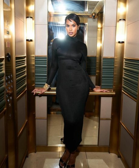 Sabrina Elba star top archive