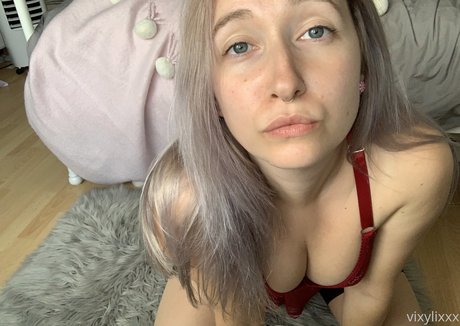 Vixylixxx model sexy photos