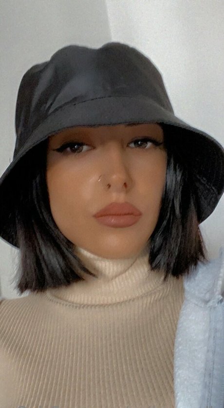 polly smalls adult model pics