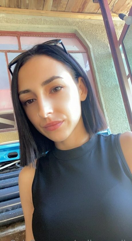 polly smalls erotic model picture