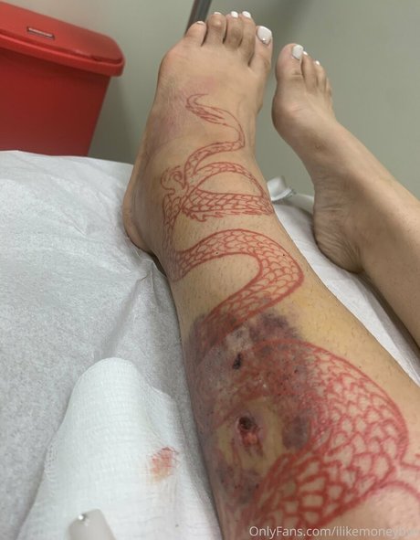 ilikemoneybye sex model picture