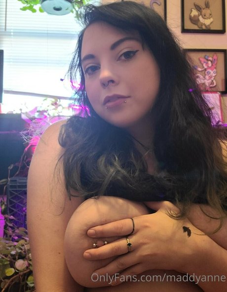 madianne sexy model image