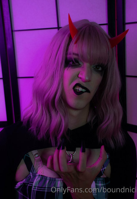 boundnici nudes model images