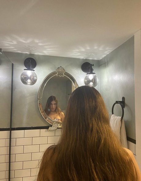 loralvova xxx model image