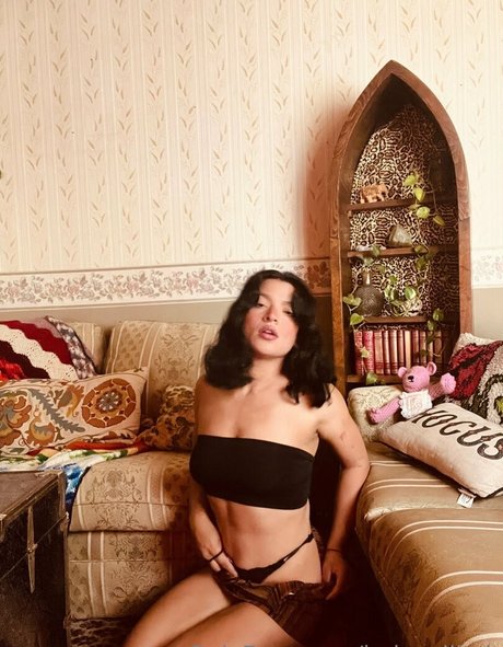 babywiiitch nice actress pics