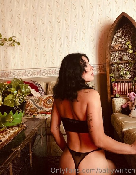 babywiiitch model nudes pic