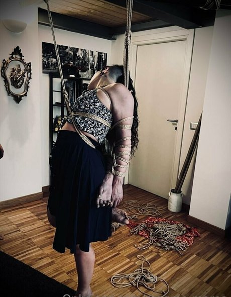 magma marea naked model img