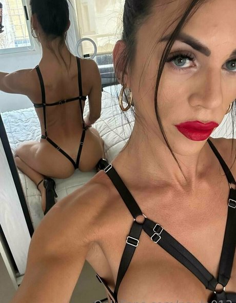 paula013 beautiful model image