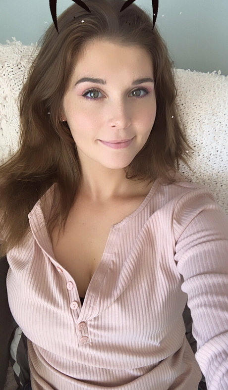 cybertits pretty actress picture