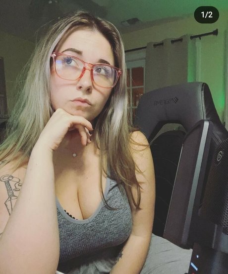 Cherrycgames naked pornstar picture