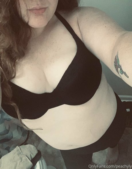 peachyly model beautiful galleries