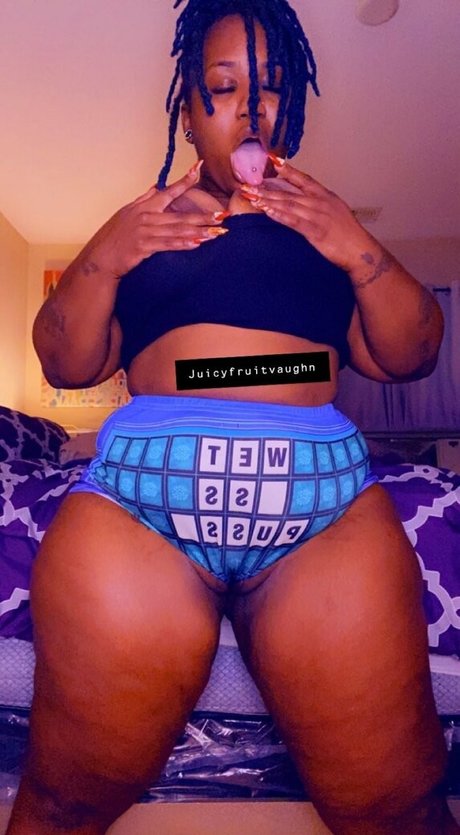 juicyfruitvaughn model pornographic images
