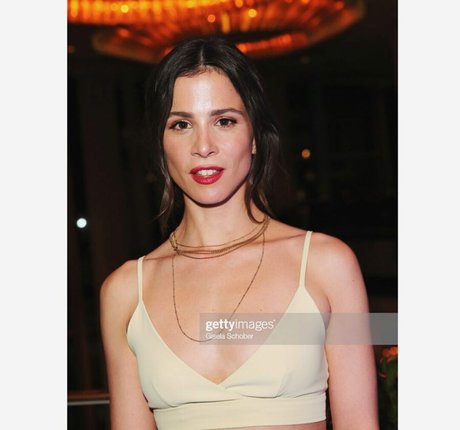 Aylin Tezel sexy model photos