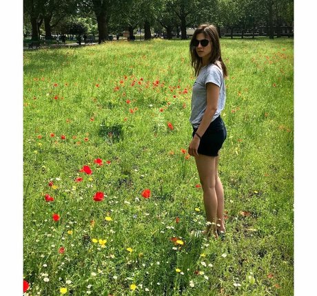 Aylin Tezel pretty actress gallery