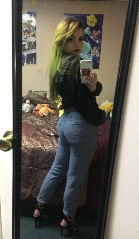 Ghoulrunnings star naked pics