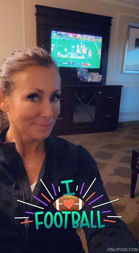 thereaganfoxx star top pic