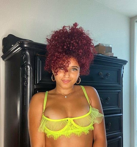 sugabunsfree sexy actress image