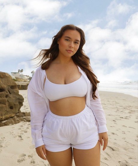 Venezia Cruz star nude archive