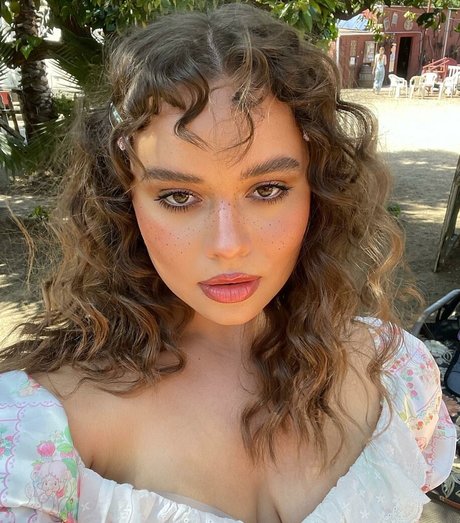 Venezia Cruz exclusive actress pics