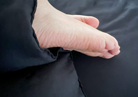 savannahs feet nudes model img