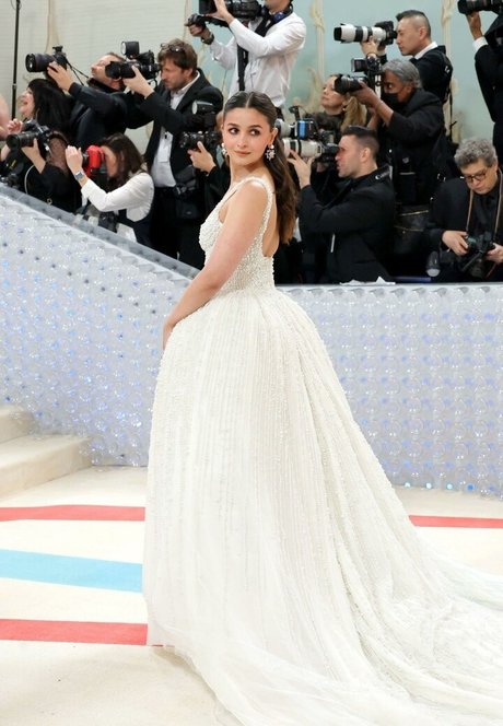 Alia Bhatt pornographic star gallery