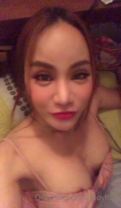 Ployhub sexy actress pictures