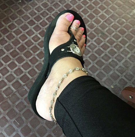 curvaceous barbie model pic