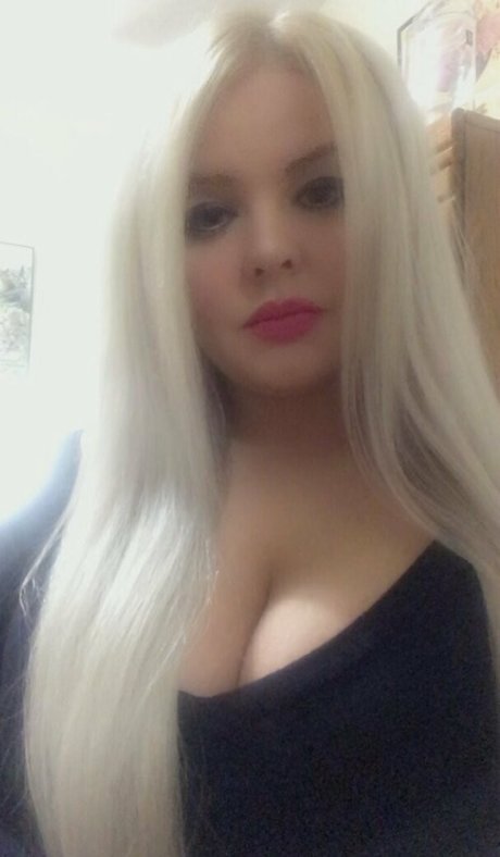 curvaceous barbie star nudes image