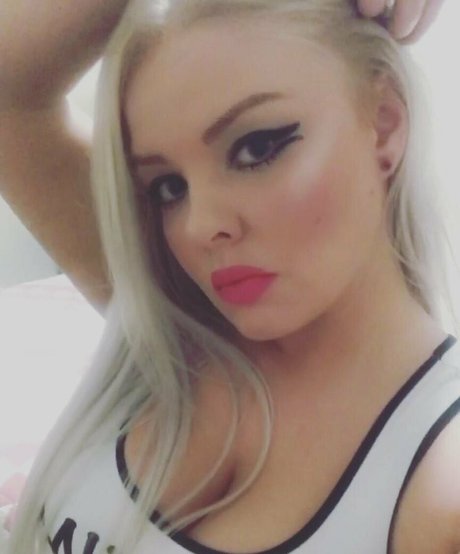 curvaceous barbie model naked pics