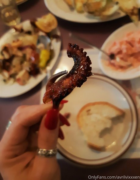 avrilvixxxen nudes star gallery