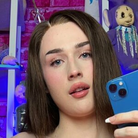 Brokedollparts star naked pics