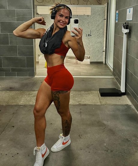 Babyjoness model perfect pictures