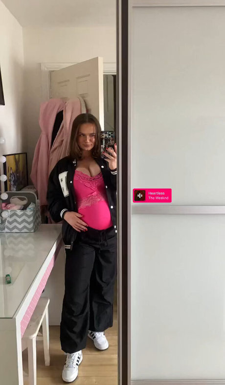 Aiobhin adult star gallery