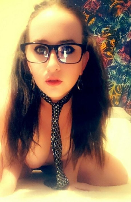 melody tmw model pretty pic