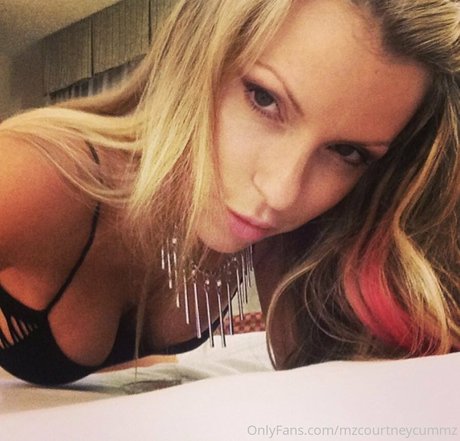 mzcourtneycummz art star images