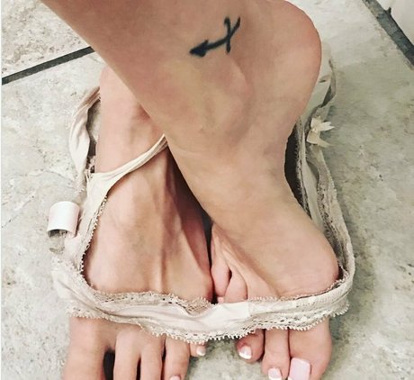 mzcourtneycummz art actress pictures