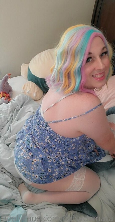 daisydamara model naked image