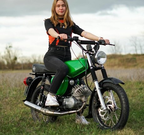 lxllx se xxx actress image