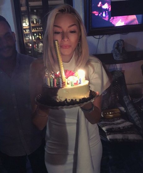 Andreea Ungur star erotic pics