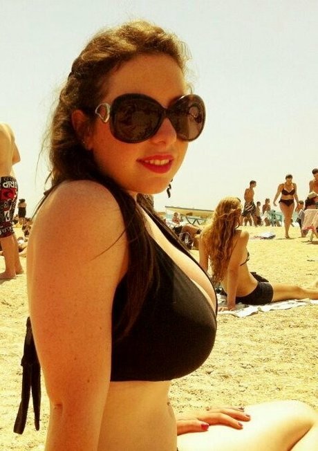 babe brunette onlyfans exclusive photos