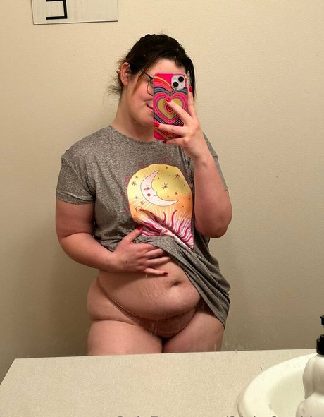 friskyfreckle pretty model image