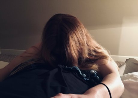 momsdoor high quality actress pic