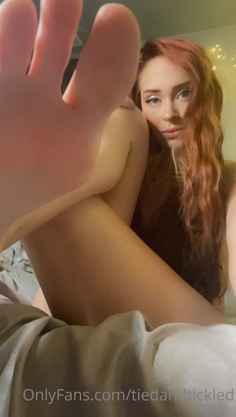 tiedandtickled naked model pic