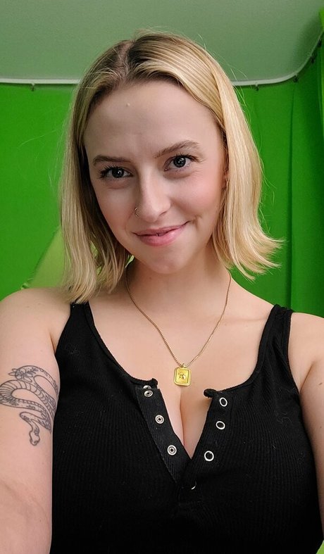 molleyhoney nudes actress photos