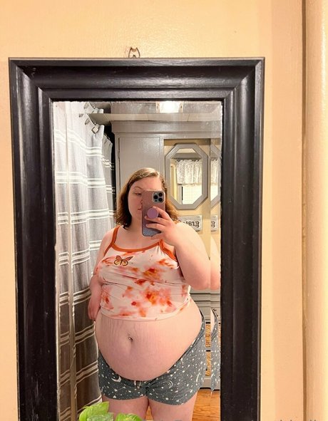 gothbelly nude model archive